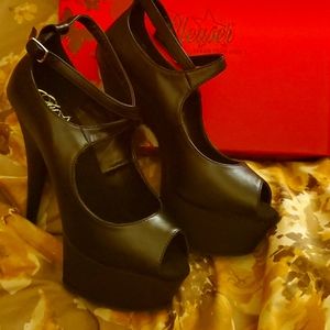 Pleaser Shoes Delight 653 Black PU Leather size 8